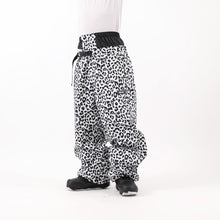 将图像阅读到画廊视图中， REFLECTOR PATTERN PANTS
