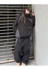 Lesen Sie das Bild in der Galerieansicht, TRUCKHOOD JACKET BLACK
