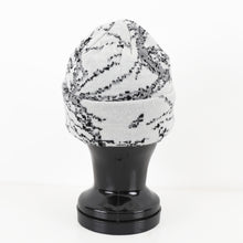 将图像阅读到画廊视图中， BEANIE GEO WHITE
