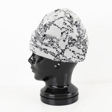 将图像阅读到画廊视图中， BEANIE GEO WHITE
