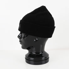 将图像阅读到画廊视图中， BEANIE BLACK
