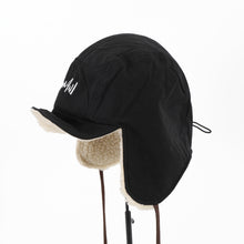将图像阅读到画廊视图中， HAT BLACK
