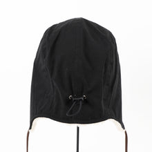 将图像阅读到画廊视图中， HAT BLACK
