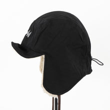 将图像阅读到画廊视图中， HAT BLACK
