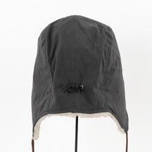 将图像阅读到画廊视图中， HAT CHARCOAL

