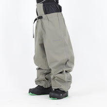 Lesen Sie das Bild in der Galerieansicht, REFLECTOR PANTS L.KHAKI
