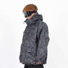 将图像阅读到画廊视图中， MOUNTAIN JACKET PAISLEY
